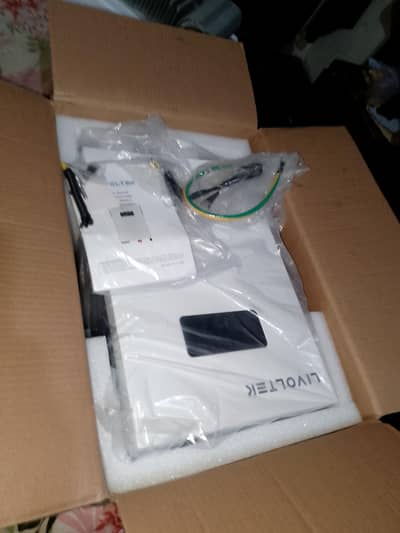 New brand solar inverter 3kw 24v box pack. need money arjunt