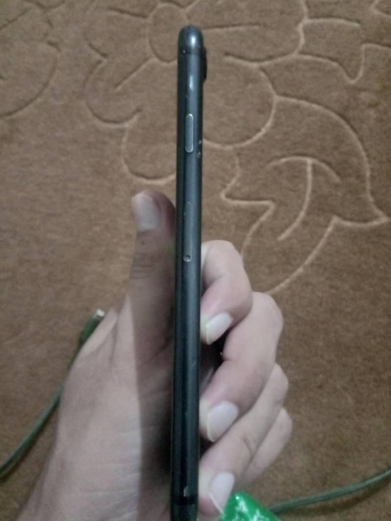 Apple iPhone 7 2