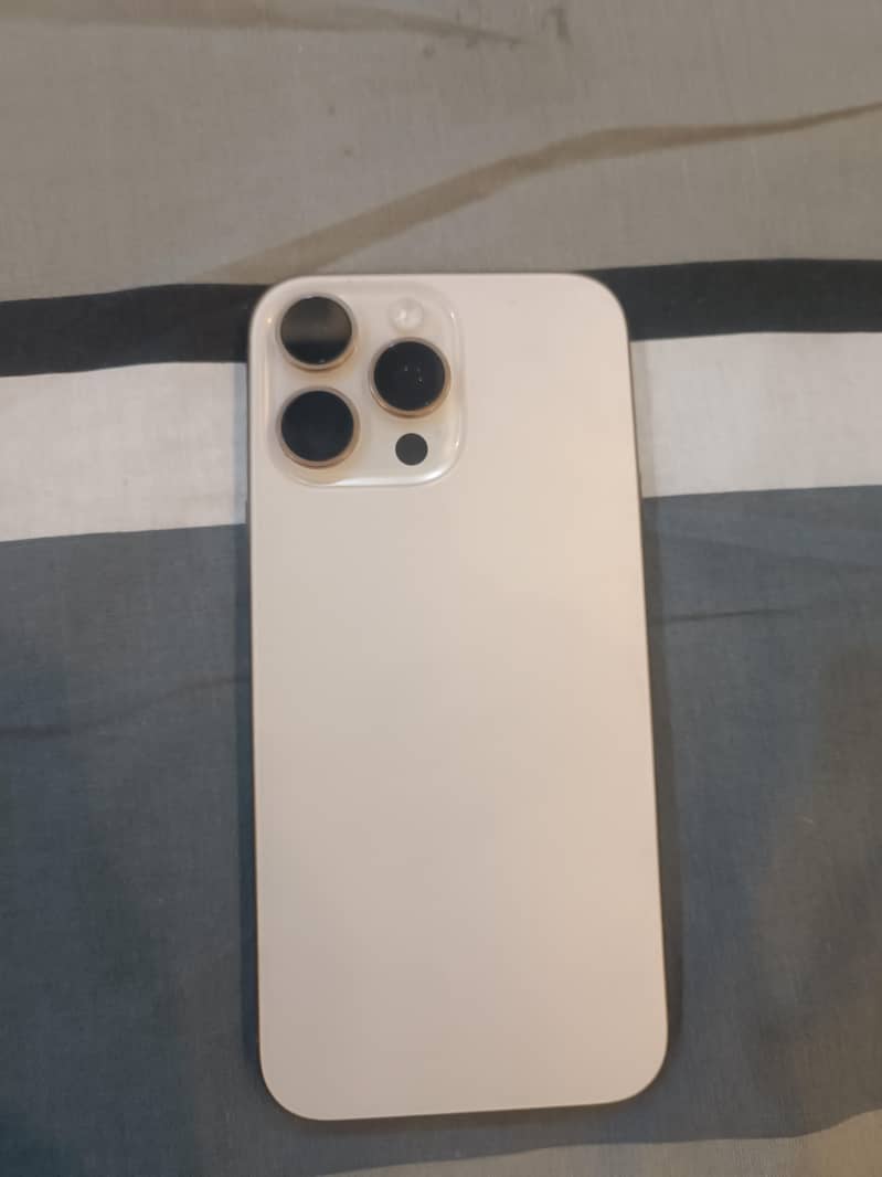 Apple iPhone 16 Pro Max 0