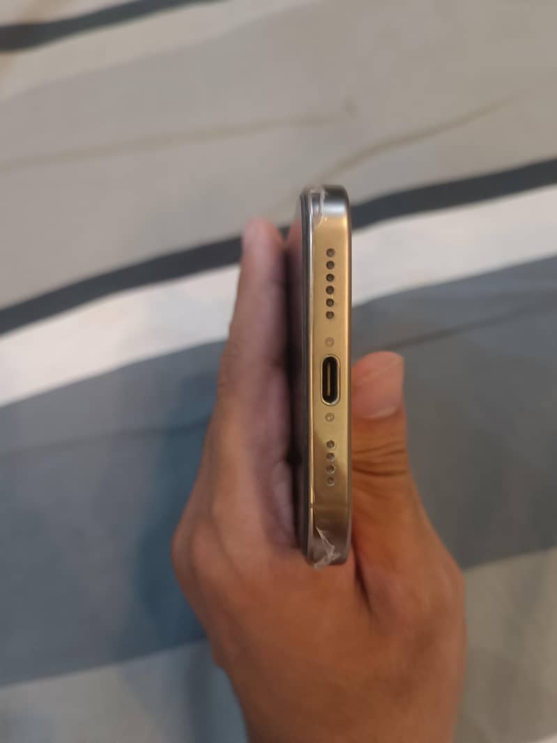 Apple iPhone 16 Pro Max 3