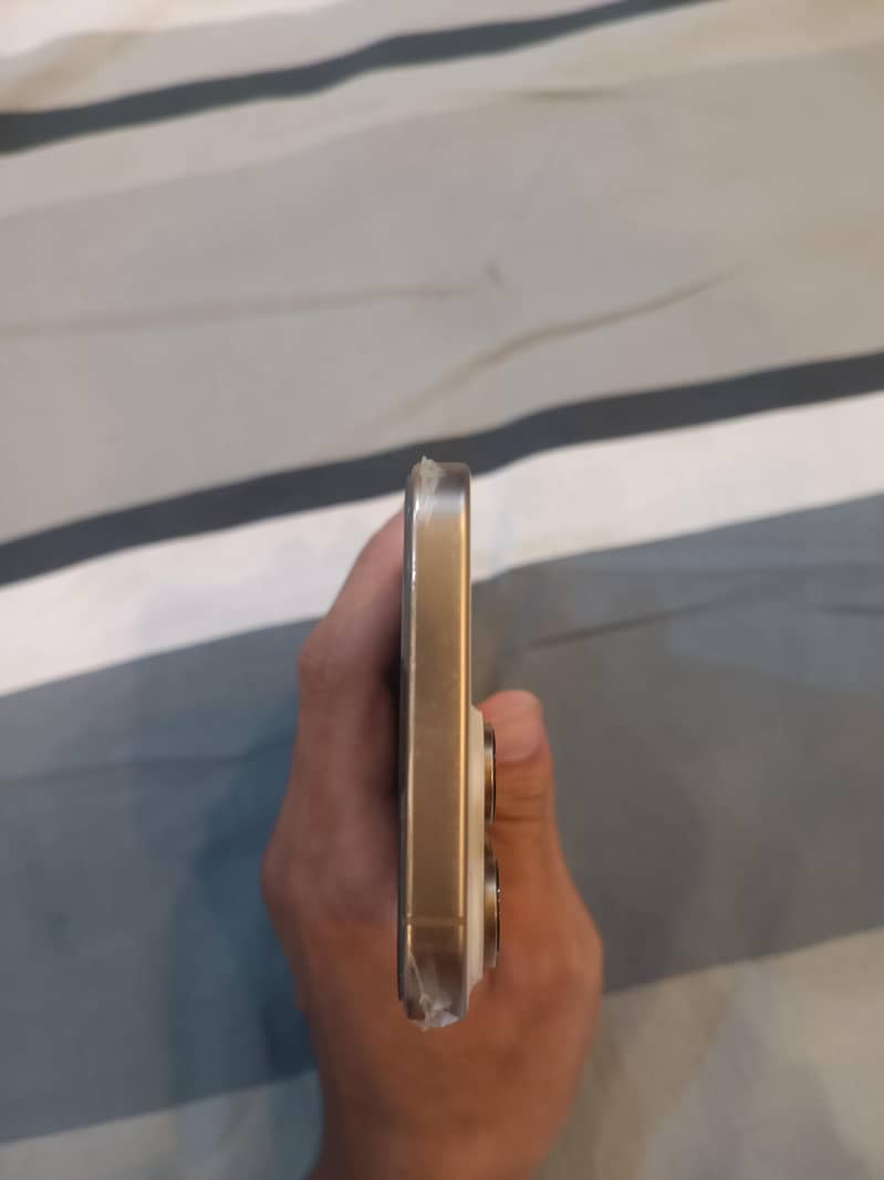 Apple iPhone 16 Pro Max 5
