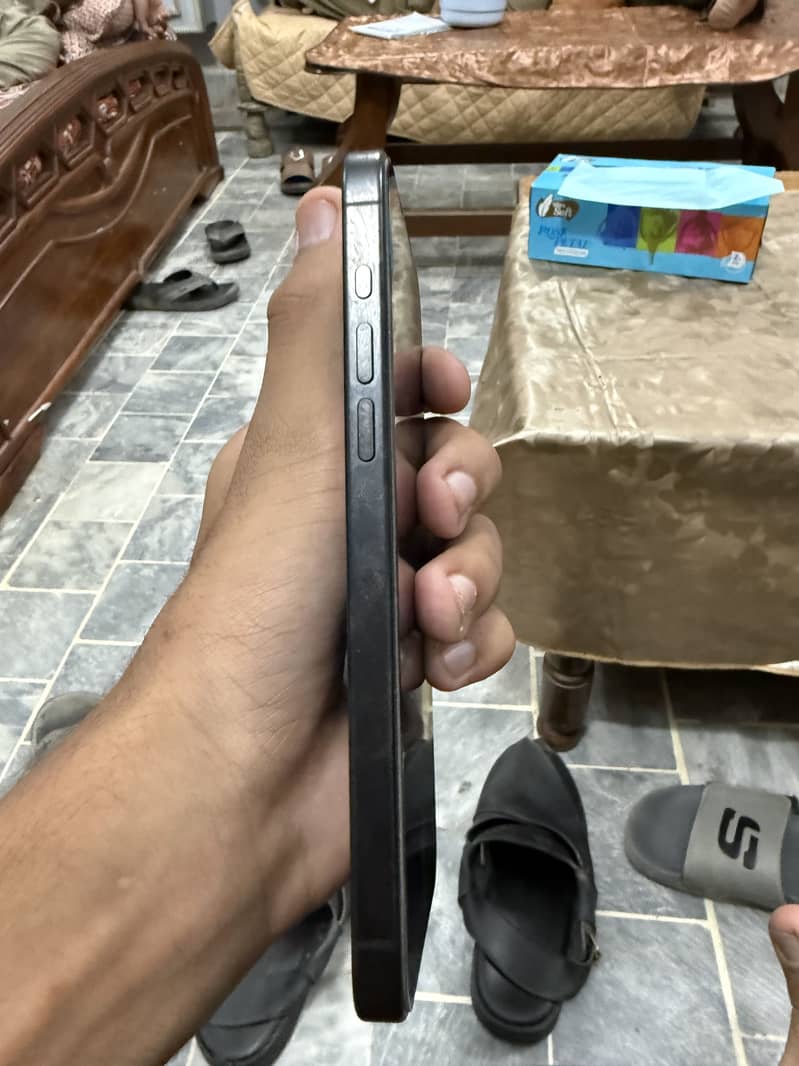 Apple iPhone 15 Pro Max 2