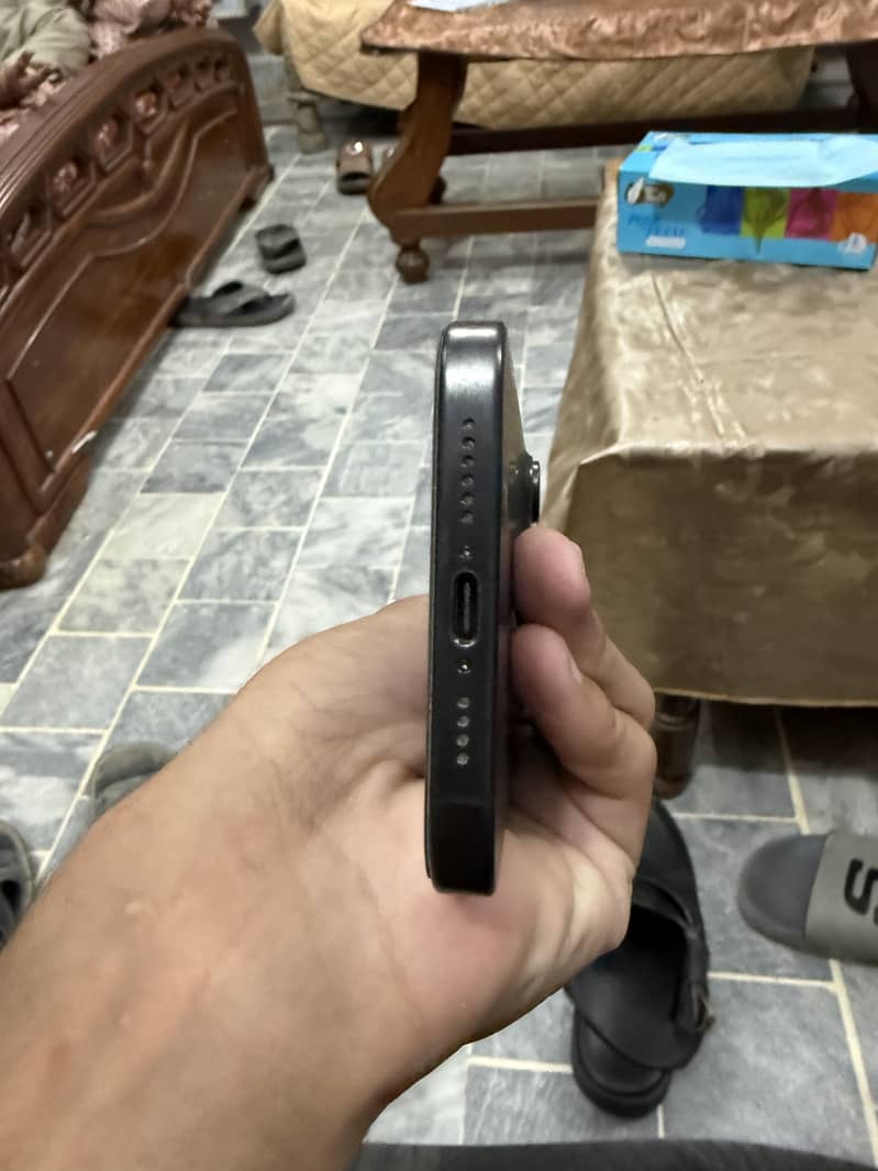 Apple iPhone 15 Pro Max 3