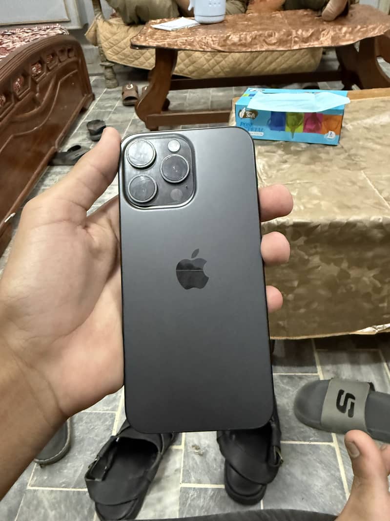 Apple iPhone 15 Pro Max 4