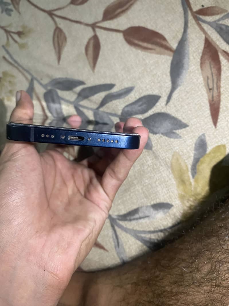 Apple iPhone 13 6