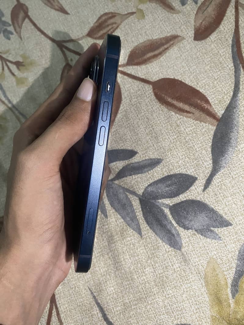 Apple iPhone 13 9