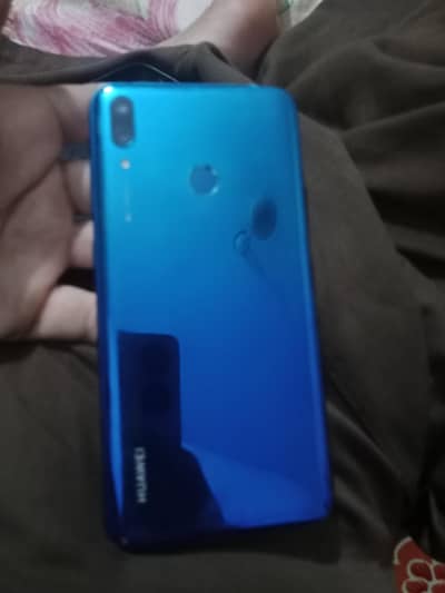 Huawei Y7