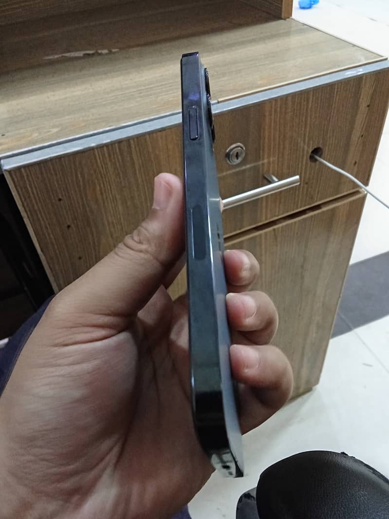 Apple iPhone 12 Pro Max 4