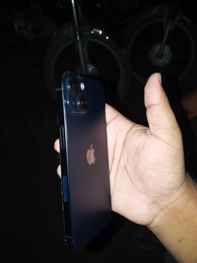 Apple iPhone 13