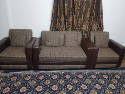 Comfortable Sofa Set in Top Condition