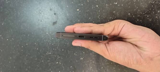 10/10 condition with geniune cable