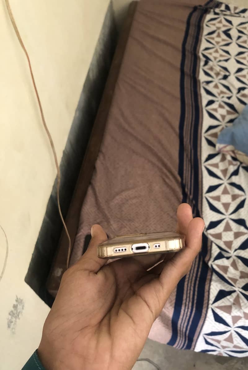 Apple iPhone 13 mini 1
