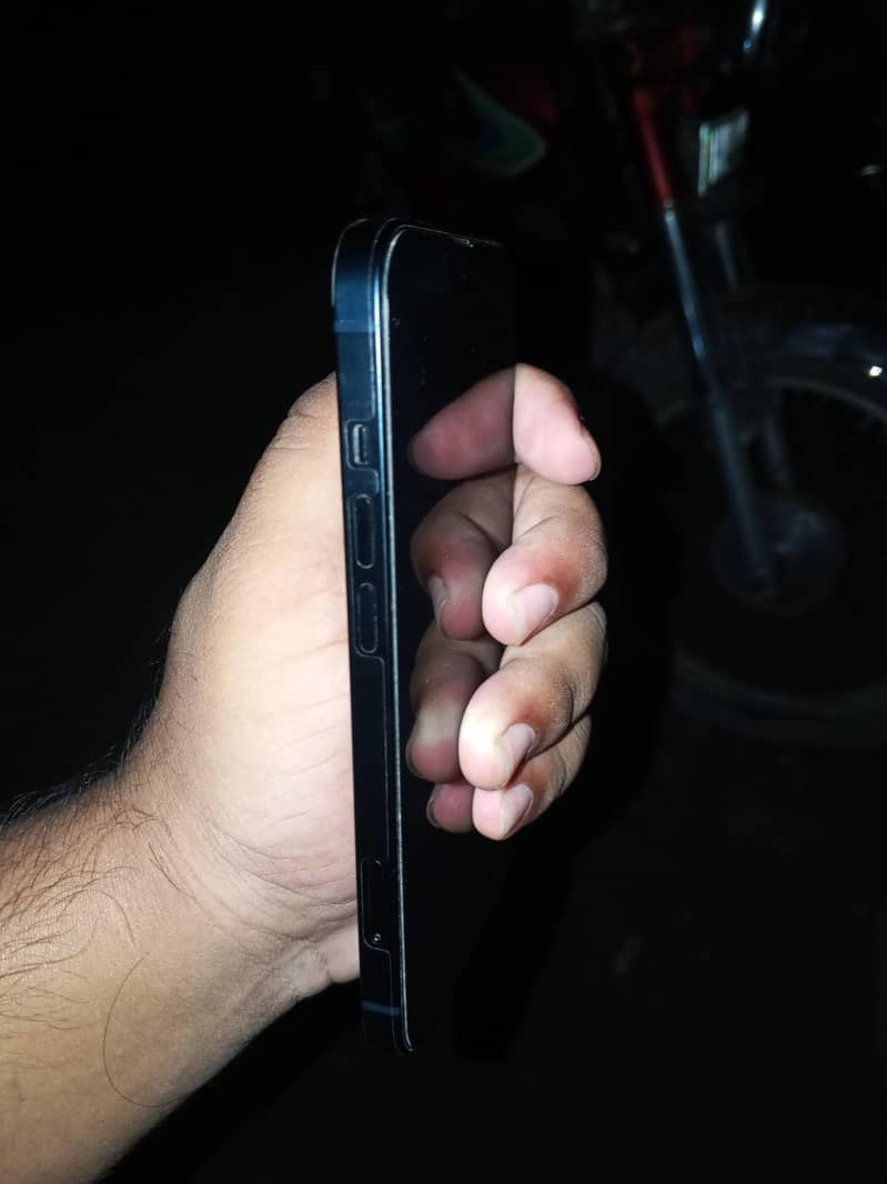 Apple iPhone 13 2