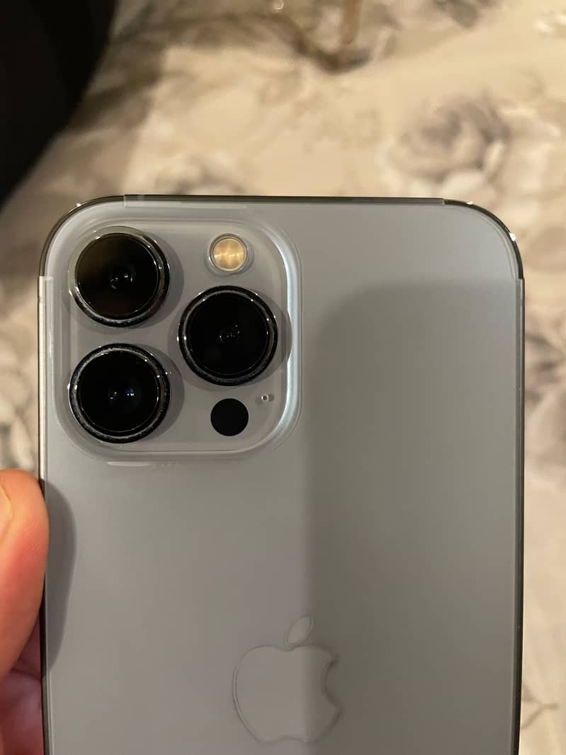 Apple iPhone 13 Pro Max 4