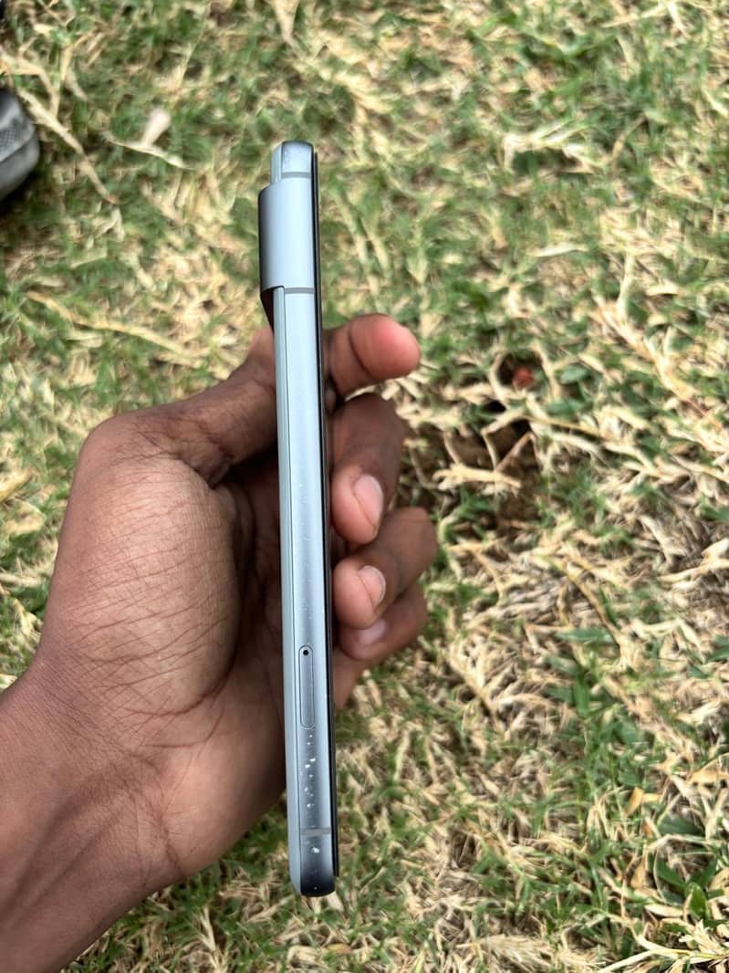 Google Pixel 8 4