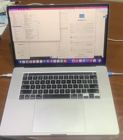 MacBook Pro 2019 i9 (32GB) 16 inch 500 GB STORAGE