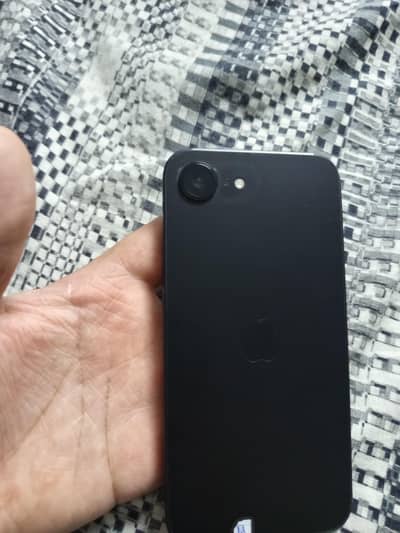 Apple iPhone 16e