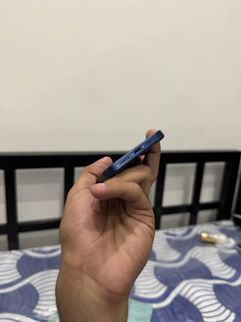 Apple iPhone 12 1