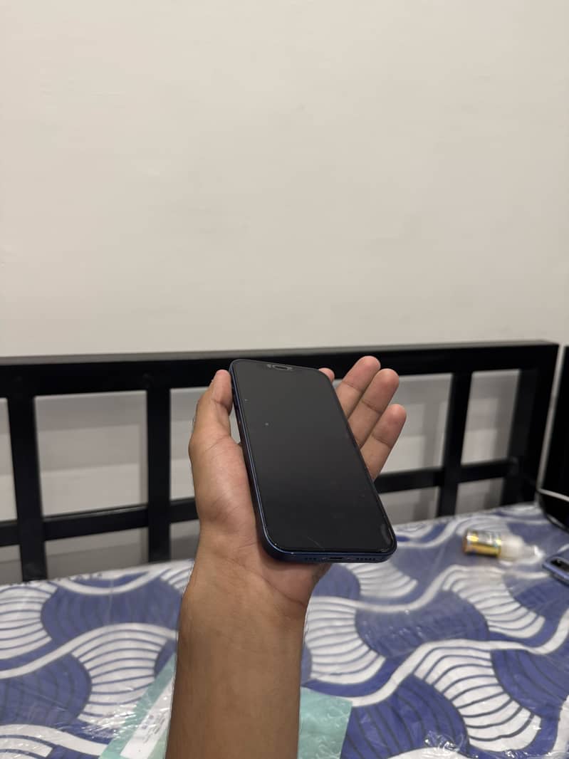 Apple iPhone 12 2