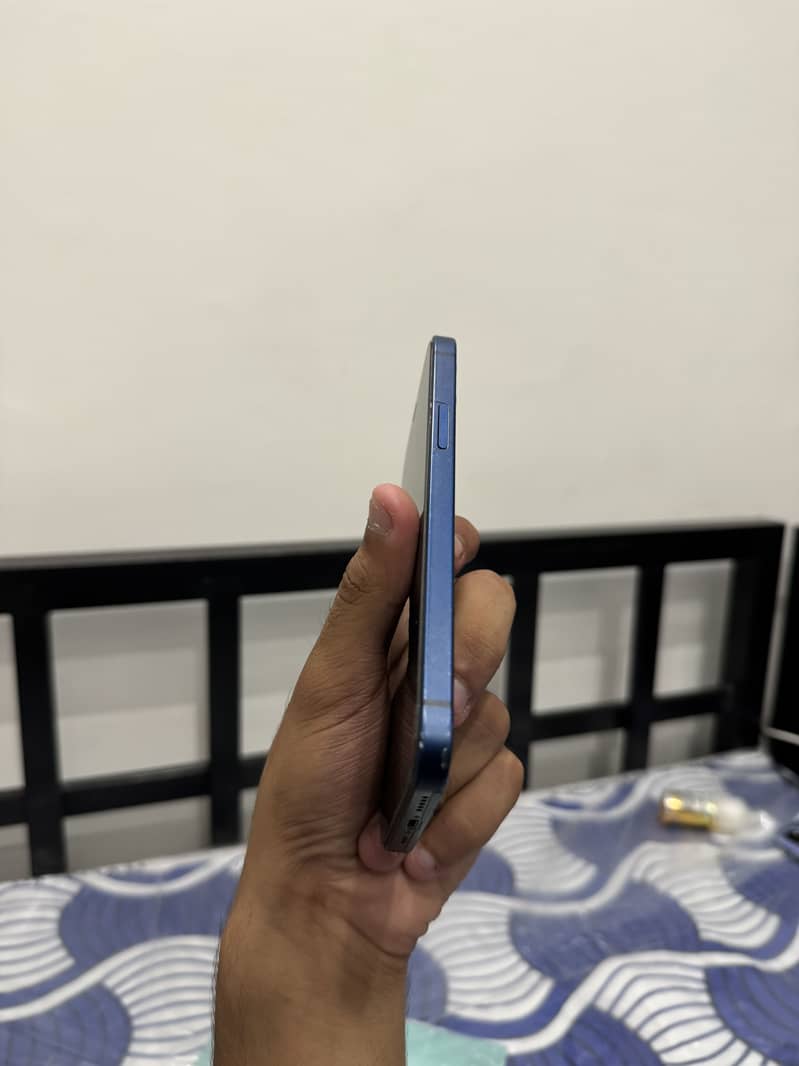 Apple iPhone 12 3