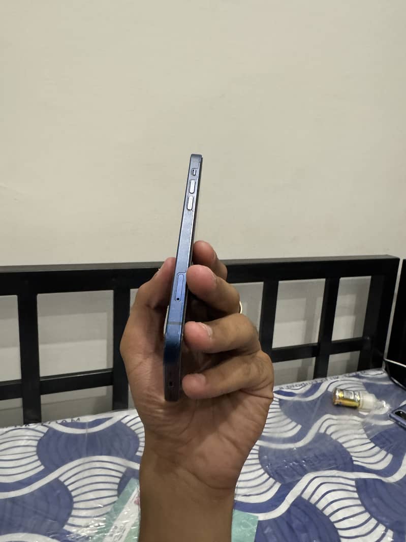 Apple iPhone 12 5