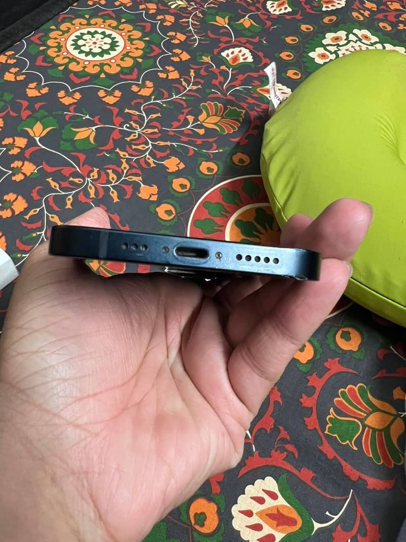 Apple iPhone 13 3