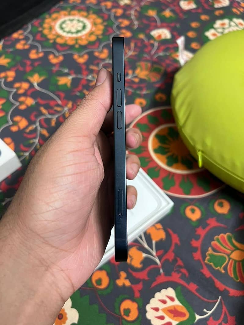 Apple iPhone 13 5