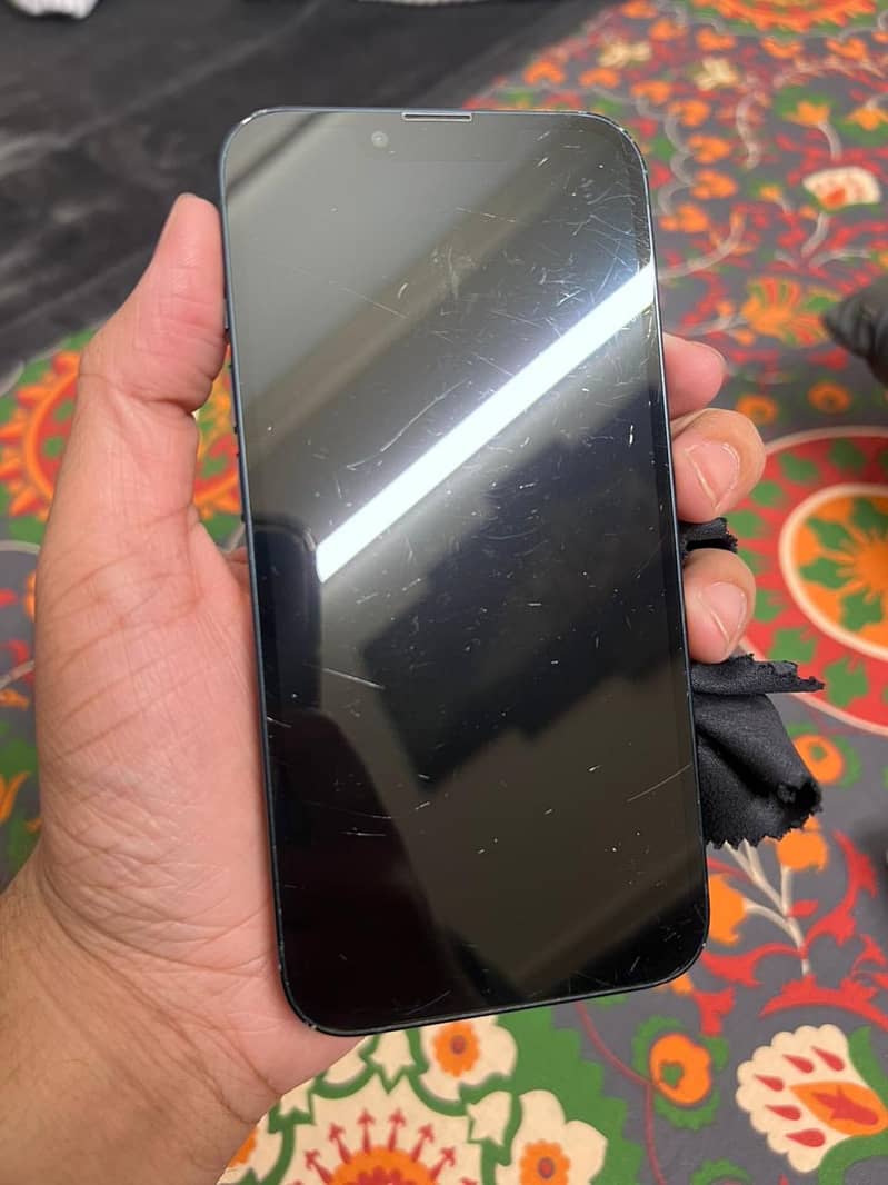 Apple iPhone 13 10