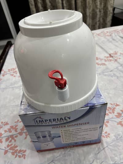 Water bottle dispenser with tap