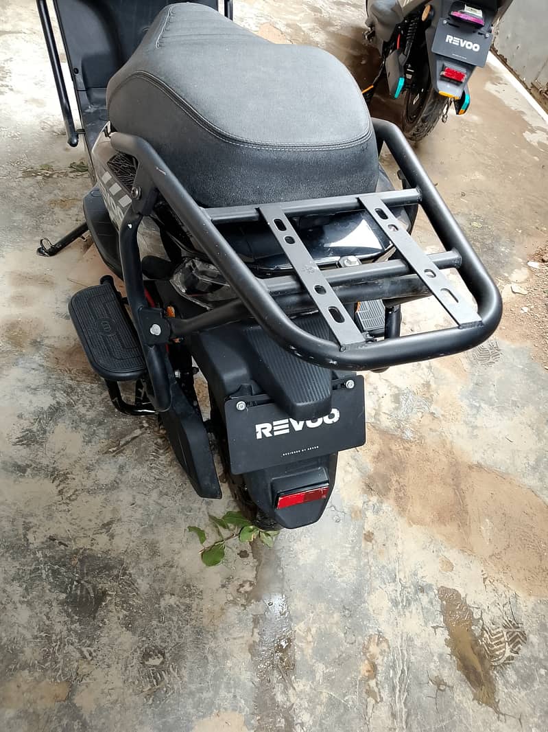 Revoo Model 2026 scouter 3
