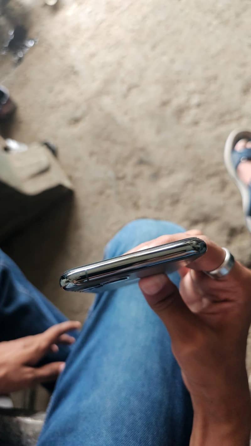 Apple iPhone 11 Pro 1