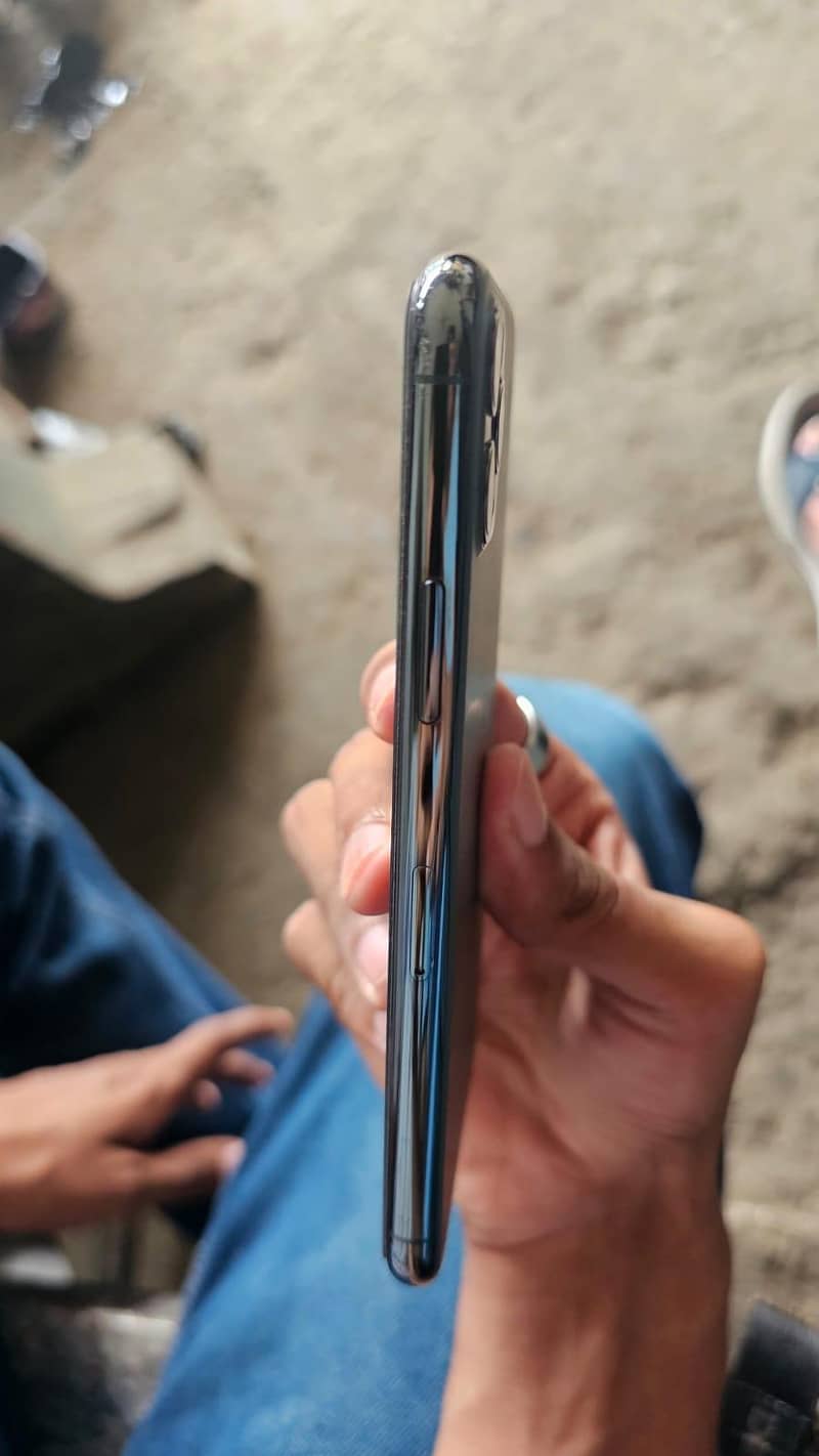 Apple iPhone 11 Pro 2