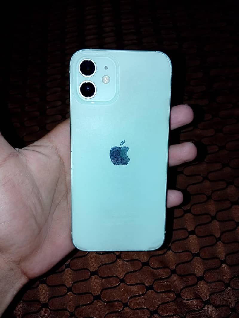 Apple iPhone 12 4