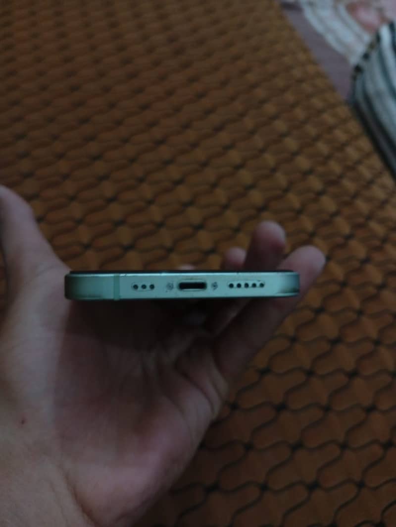 Apple iPhone 12 6