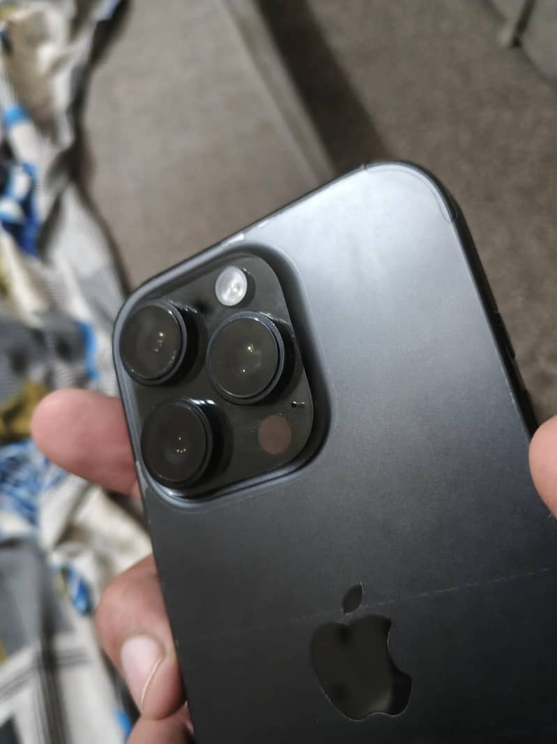 Apple iPhone 16 Pro 4