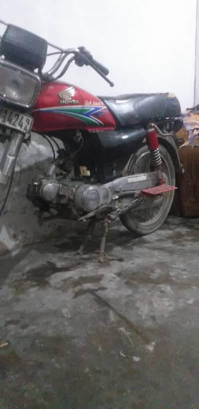 docmants ni ha sirf bike ha engine ok ha 2011 model unique bike ha ok