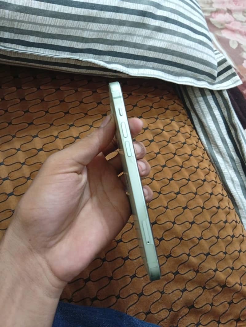Apple iPhone 12 7