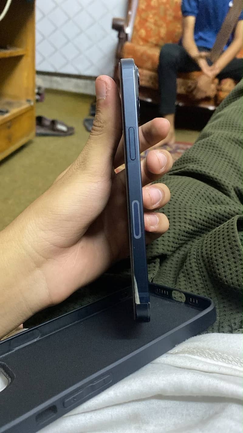 Apple iPhone 13 2