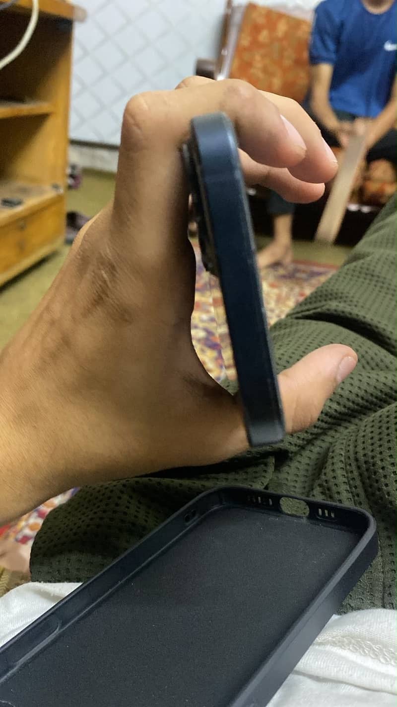 Apple iPhone 13 5