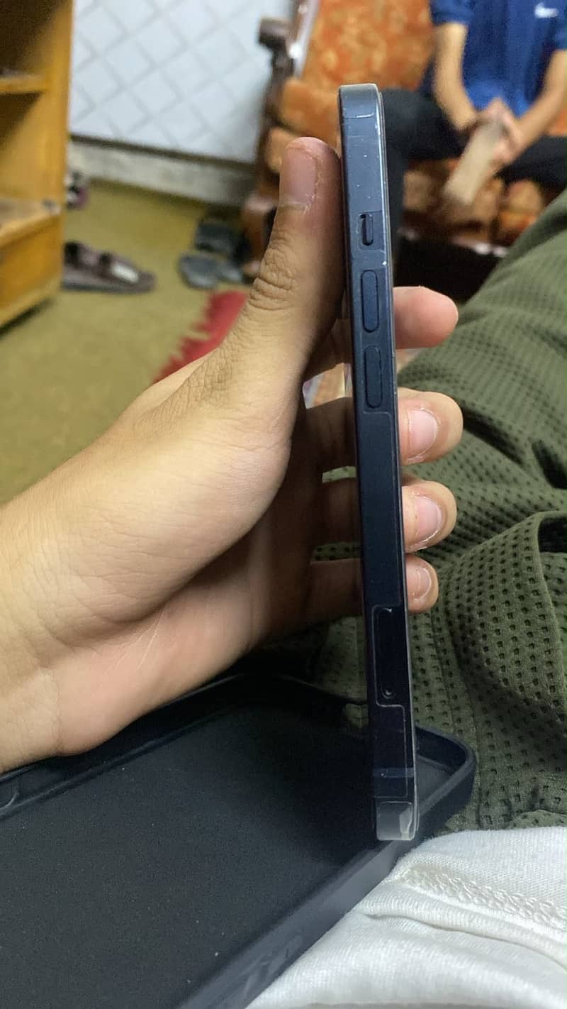 Apple iPhone 13 7