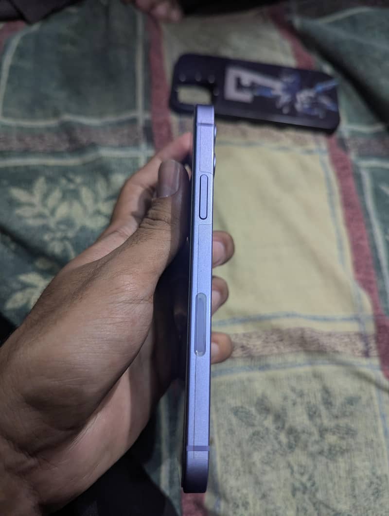 Apple iPhone 12 4
