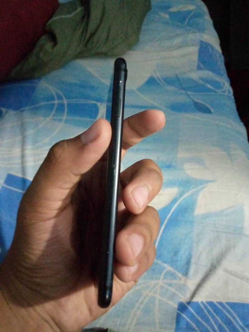 Apple iPhone 7 7