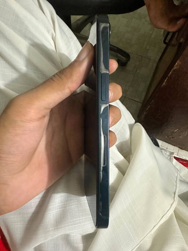 Apple iPhone 13 2