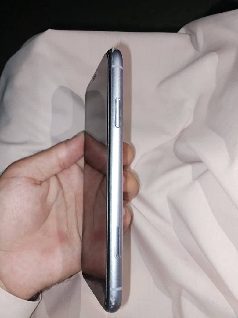 Apple iPhone 11 3