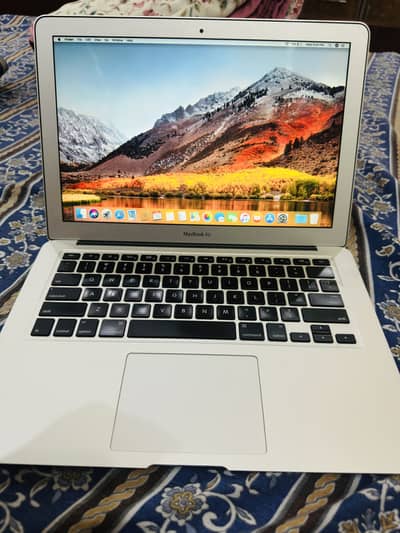 MacBook Air 2011 - Slim & Lightweight Laptop