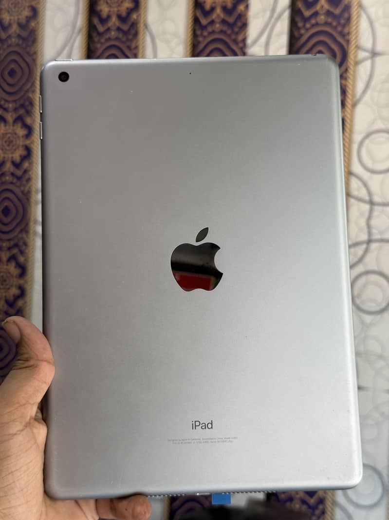 iPad 6th generation 32gb 0
