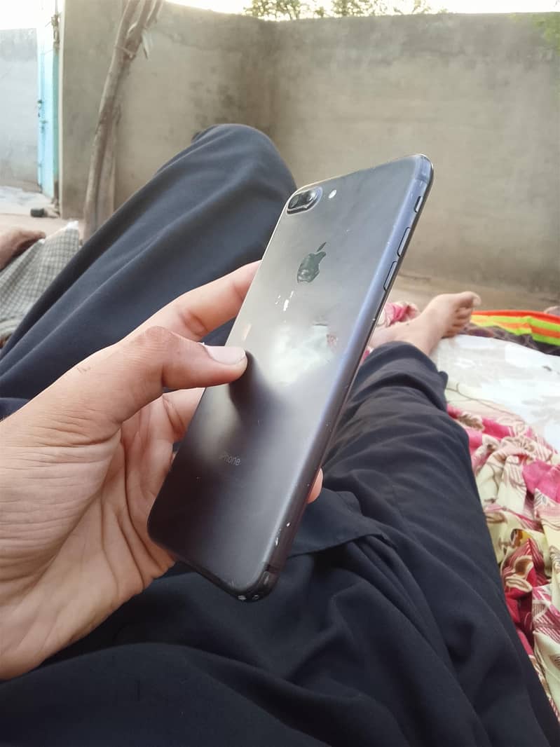 Apple iPhone 7 Plus 1