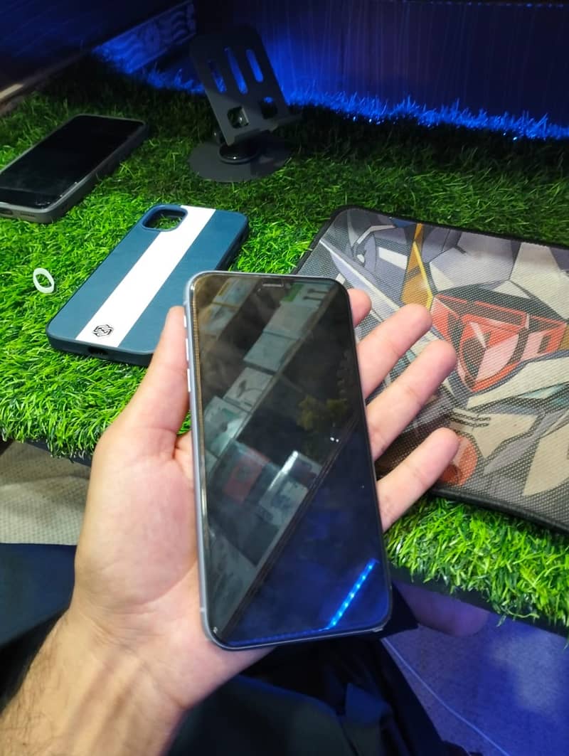 Apple iPhone 11 3