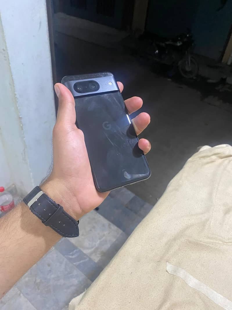 Google Pixel 8 4
