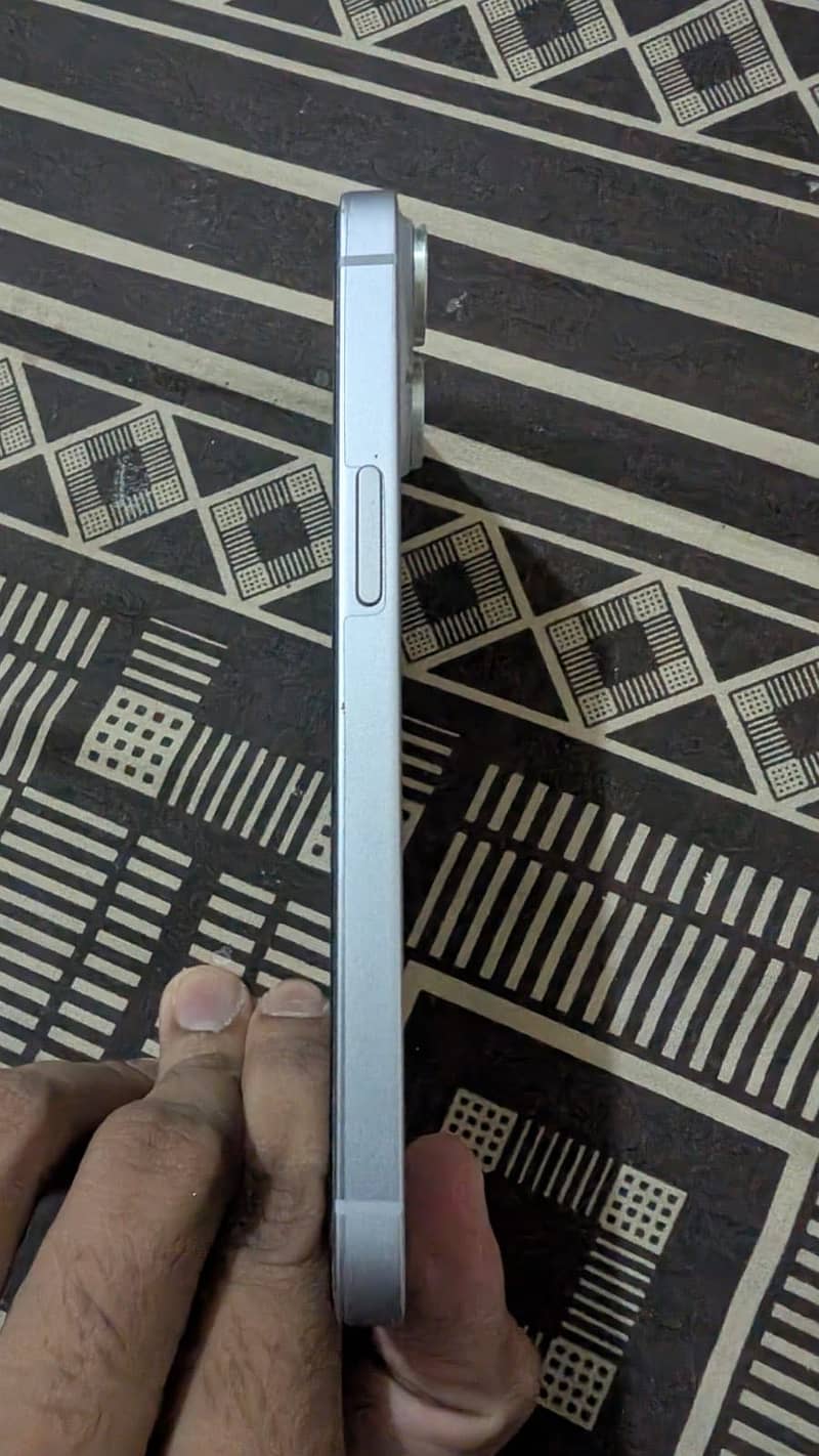 Apple iPhone 14 3